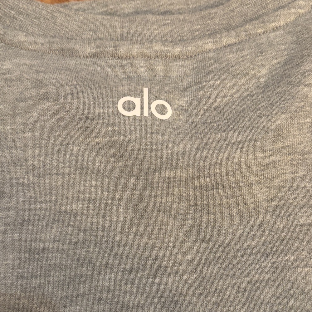 Alo Gray Short Sleeve sweater T-Shirt - Picture 4 of 4